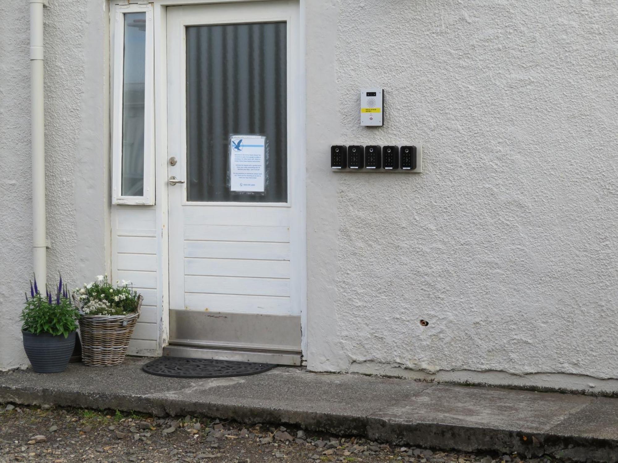 Old Airline Guesthouse Hofn Exterior photo